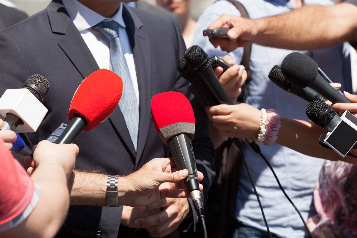 politico rueda de prensa