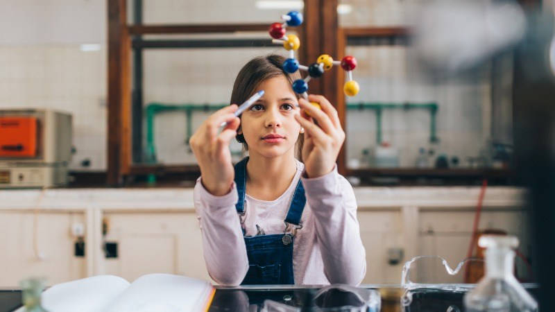 niña ciencia