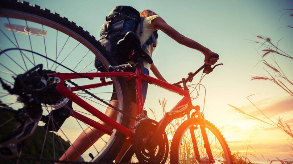 hombre en bicicleta