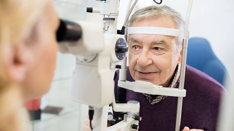 síndrome de balint - optometrista con el paciente