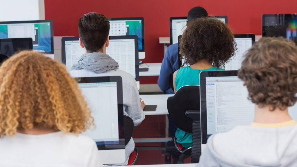 convalidaciones universidad aula con ordenadores
