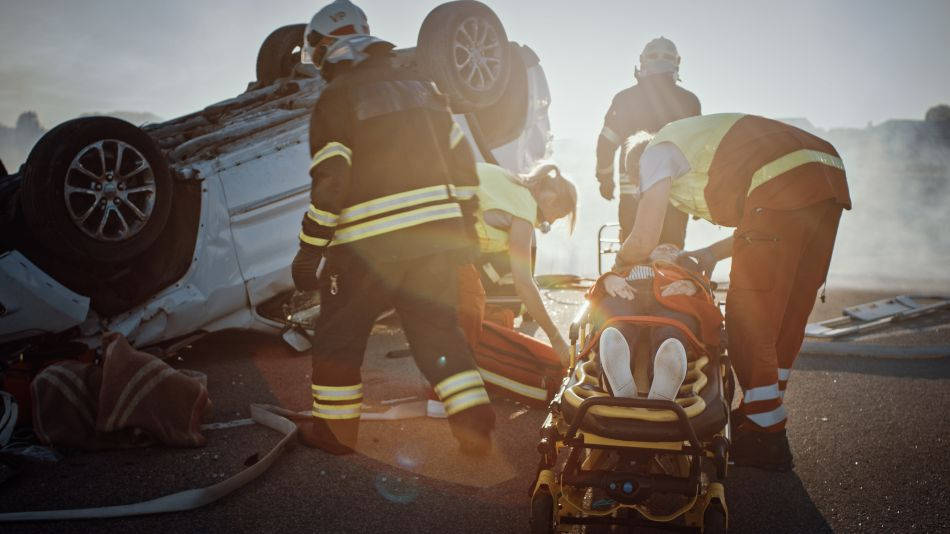 traumatización vicaria- bombero en escena de accidente